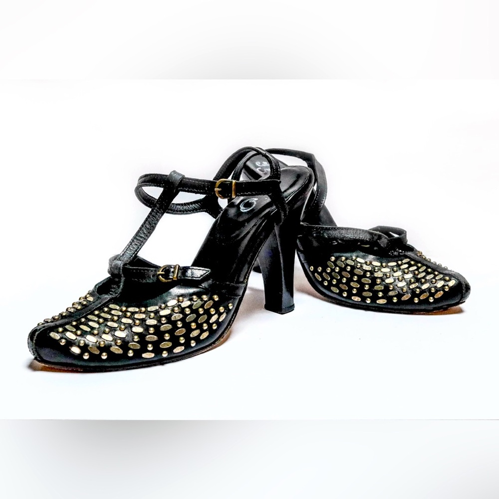 Calleen Cordero Leather Black T Strap